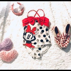 Disney Minnie: 9/10 Minnie Mouse Bathing Suit
